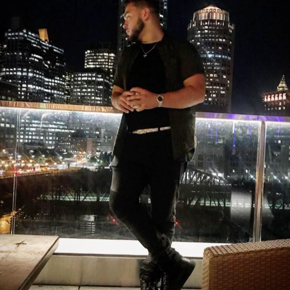 Meet your Posher, Lesly